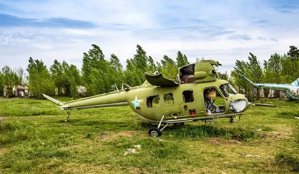 Old Ussr Military Helicopter Abandoned Airfield — Stock Photo, Image