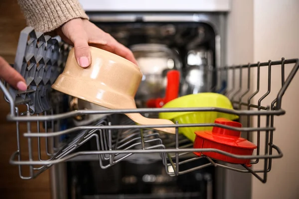 Girl Hand Put Colorful Dishes Dishwasher Kitchen Woman Utencil Washer — Stockfoto