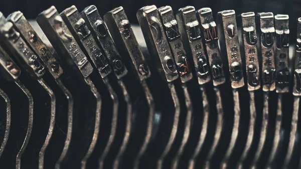 Eski Bir Daktilonun Daktilo Tuşlarındaki Harfler Numaralar Retro Yazma Makinesinde — Stok fotoğraf