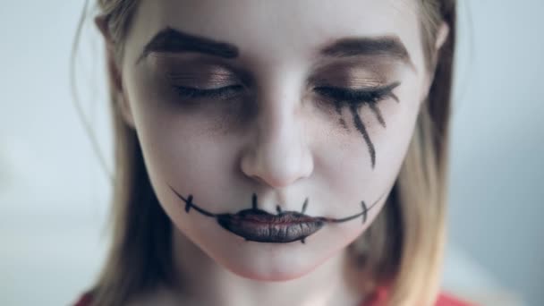 Preteen Girl Spooky Halloween Makeup Opens Eyes Smiling Looking Camera — Vídeo de Stock