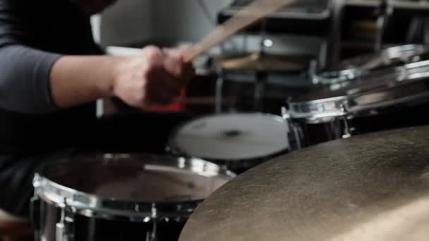 Man Hands Playing Drums Bronze Cymbal Plates Drumsticks Live Concert — Stok video