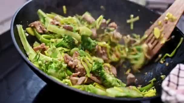 Kött Med Färska Grönsaker Matlagning Asiatisk Wok Pan Asiatisk Hälsosam — Stockvideo