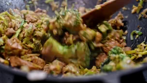 Kött Med Färska Grönsaker Matlagning Asiatisk Wok Pan Asiatisk Hälsosam — Stockvideo