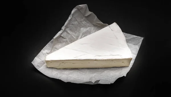 Sýrový Sýr Brie Černém Pozadí Francouzské Pochoutky Pro Výživu Zdravou — Stock fotografie