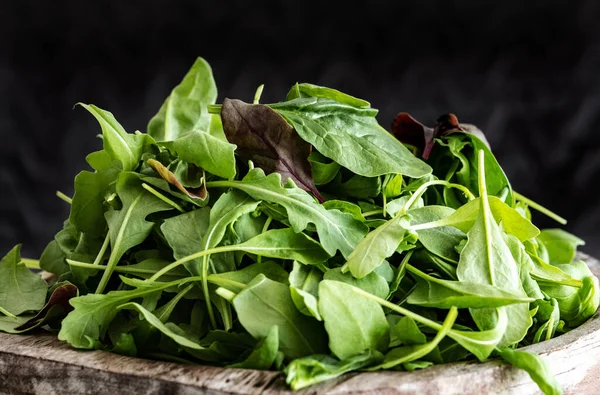 Листья Шпинатной Зелени Рукколы Базилика Ингредиенты Здорового Питания — стоковое фото