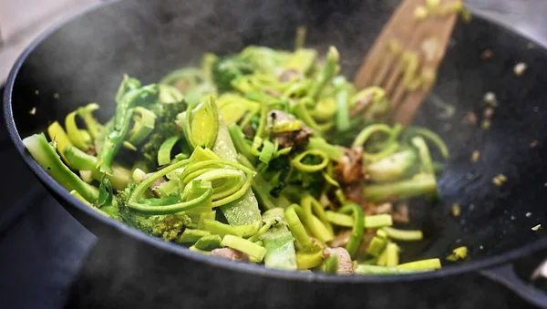 Carne Con Verduras Frescas Cocinando Sartén Wok Asiática Asiática Sana —  Fotos de Stock