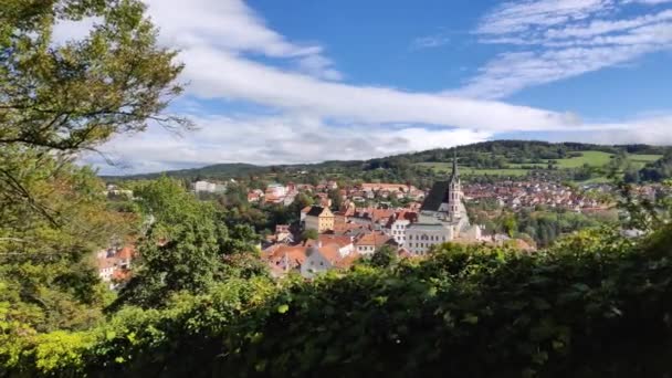 Krumlov Şehrinin Muhteşem Manzarası Çek Cumhuriyeti Karanlık Kilise Kulesi — Stok video