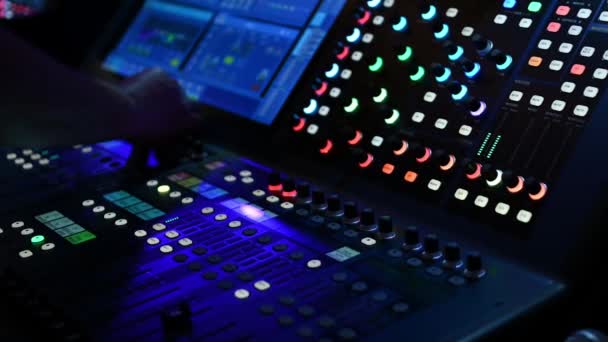 Pulpit Mixer 일하는 사운드 엔지니어 — 비디오