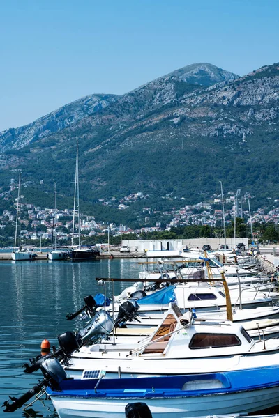 Luxury Yachts Port Montenegro Mountains Boats Pier Adriatic Sea Beautiful — Stock Photo, Image