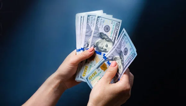 Hand Holding One Hundred Dollar Usa Banknotes Person Counts Cash — Stock Photo, Image