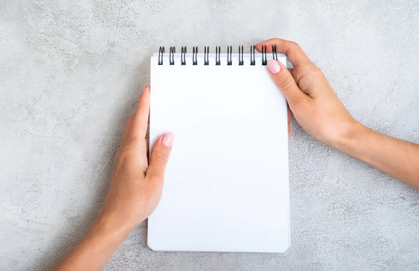 Meisje Met Witte Notebook Uitzicht Van Boven — Stockfoto