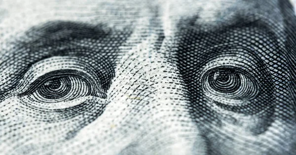 Глаза Бенджамина Франклина Банкноте Сто Долларов Крупным Планом — стоковое фото