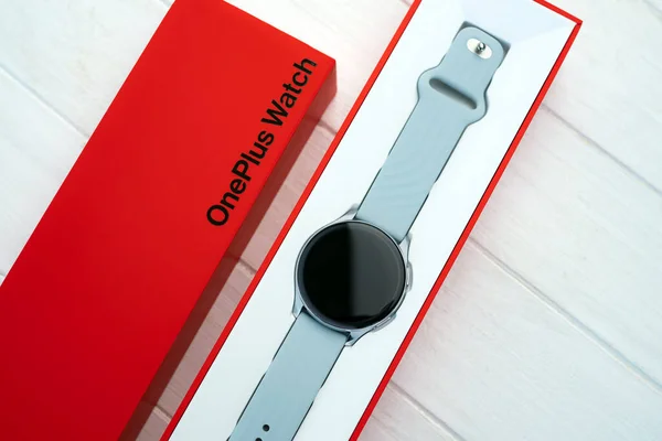 Χάρκοβο Ουκρανία Ιανουαρίου 2022 Smart Watch Oneplus Κόκκινο Πρωτότυπο Κουτί — Φωτογραφία Αρχείου