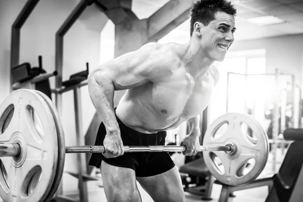 Muskulöser Bodybuilder Macht Langhantel Gebückten Reihen — Stockfoto