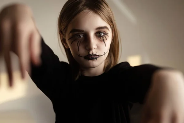 Little Girl Spooky Halloween Makeup Looking Camera Zombie Creepy Kids — Stock Photo, Image