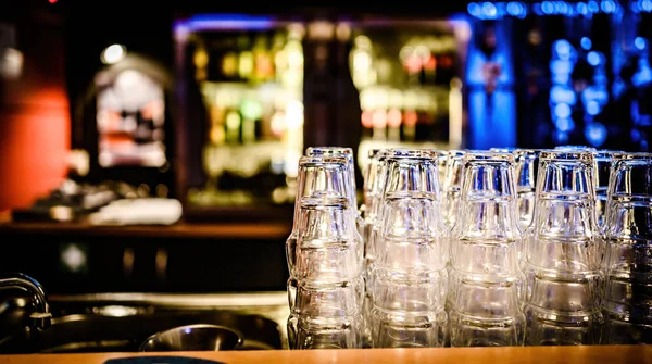 Elegante Balcão Bar Noturno Com Óculos Moderno Pub Noturno Boate — Fotografia de Stock