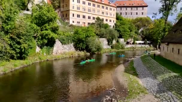 Krumlov República Checa Septiembre 2018 Gente Hace Viaje Canoa Por — Vídeos de Stock