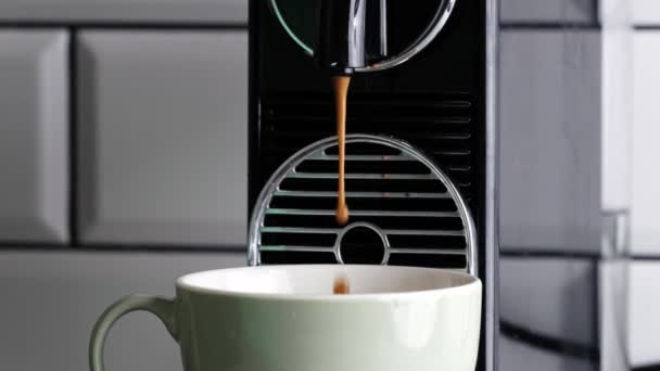 Macchina Caffè Che Prepara Cappuccino Fresco Colazione Del Mattino Primo — Video Stock