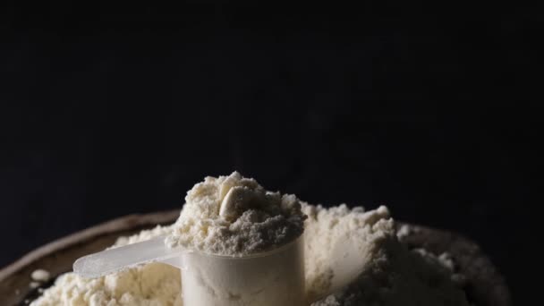 Kokosnuss Aus Trockenem Molkenprotein Steht Für Fitness Nahrung Und Sport — Stockvideo
