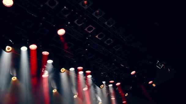 Konser Sırasında Atmosferik Sahne Işığı Yıldırımı Konser Sisi Ile Çalışan — Stok video