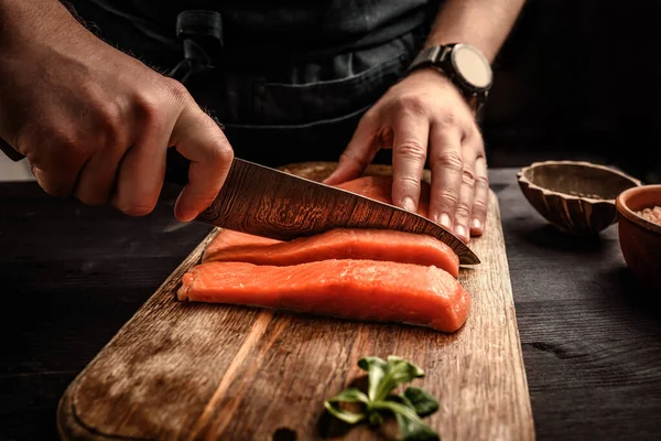 Chief Cutting Salmon Fillet Pieces Cooking Big Kitchen Knife Healthy — Stock Photo, Image
