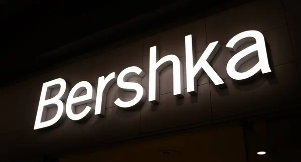 Poznan Polen Juli 2023 Bershka Store Sign Logo Hangt Boven — Stockfoto
