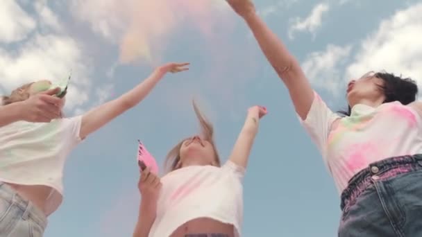 Mother Daughters Playing Holi Powder Celebrating Holi Festival Throwing Colorful — Stock Video