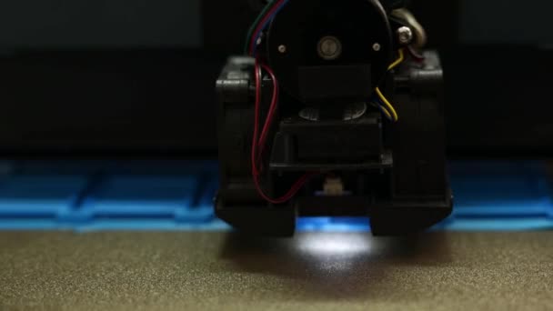 現代3Dプリンターが付いている3D印刷のプラスチック細部のプロセス — ストック動画
