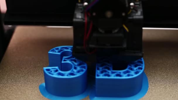 3Dプリンターの印刷プロセス言葉 青い色の3D — ストック動画