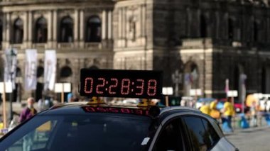Dresden 'de Maraton Koşucuları İçin Zaman Veren Elektronik Skor