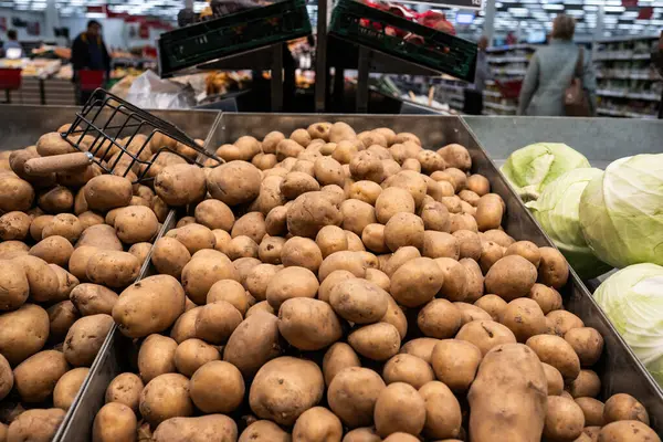 Potatoes Vegetable Section Grocery Supermarket Fresh Affordable — Stock Photo, Image