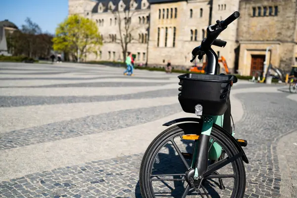 Bicicleta Elétrica Cidade Para Alugar Oferece Observação Panorâmica Nas Ruas Imagens De Bancos De Imagens Sem Royalties