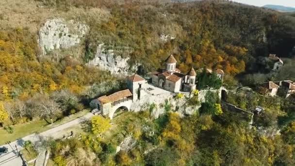 Дивовижна Стара Церква Горах Грузії Вид Висоти — стокове відео