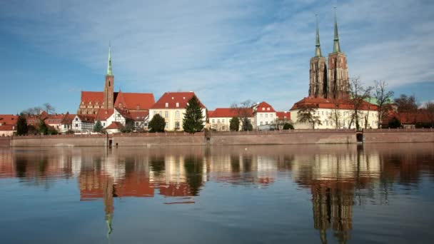 Oder Nehri Nden Wroclaws Tarihi Şehir Merkezi Nin Çarpıcı Görünümü — Stok video