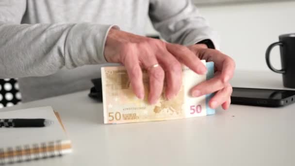 Vecchia Signora Che Calcola Contante Euro Pagamenti Bollette Prestiti — Video Stock