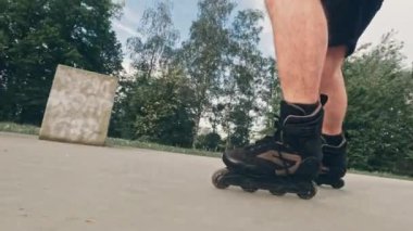 Adam paten kayar, paten kayar ve paten kayar.