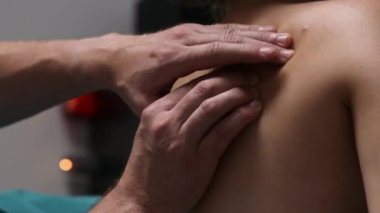 Güzellik Salonunda Masaj Prosedürleri, Genç Kız İçin Profesyonel Masaj, Dikey Video