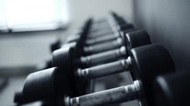 Vücut geliştirme egzersizlerinde Değişen Ağırlıkların Dambıllarıyla Sıralar