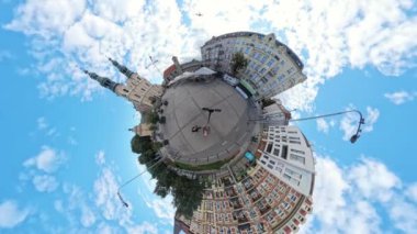 360 Derece Uçan Uçakla Tarihsel Poznan Meydanı Panoramik Görünümü