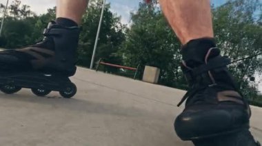 Adam paten kayar, paten kayar ve paten kayar.