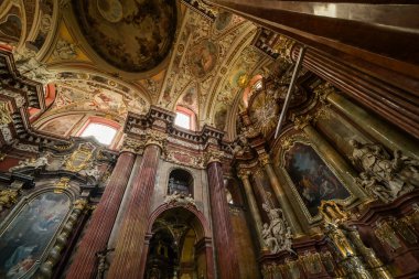 Poznan, Polonya - 04 Şubat 2024: St. Peter ve St. Paul Şov Gösterilerinde Mimarlık ve Tasarım Archthedral Bazilikası
