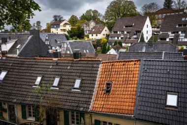 Geleneksel Alman Yamaçlarının çatısındaki, Geafrath 'taki bir çatı katını görüntüle