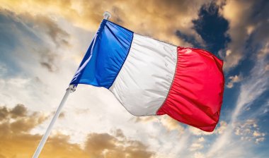Günbatımına Karşı Fransa Bayrağı