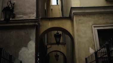 Ortaçağ Avrupa Binası Cephesi Bir Dar Sokak Kemerli ve Fenerli