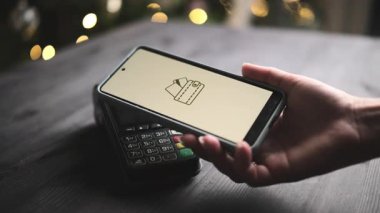 Onaylanmış Ödeme İşlemi ve Kablosuz Ödeme Durumu Akıllı Telefon Ekranında