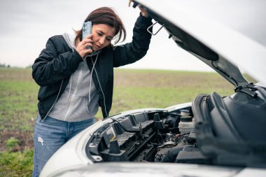 Çağrı Aracı Aracı Arayan Aracı Bozuk Aracı Olan Kadın Sürücü
