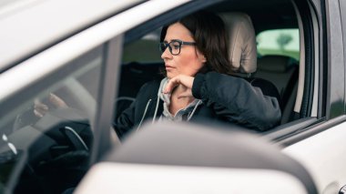 Yolculuktan Önce Arabadaki Kadın Sürücü