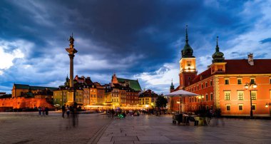 Varşova 'nın Tarihi Bölgesindeki Ana Pazar Meydanı, Polonya' nın başkenti