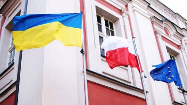 Ukrayna, Polonya ve Eu 'nun Bayrakları Birleşik Avrupa' yı Sembolize Ediyor