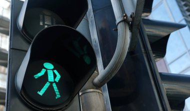 Yaya geçidi trafiğine yeşil ışık
